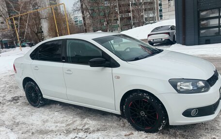 Volkswagen Polo VI (EU Market), 2014 год, 890 000 рублей, 2 фотография