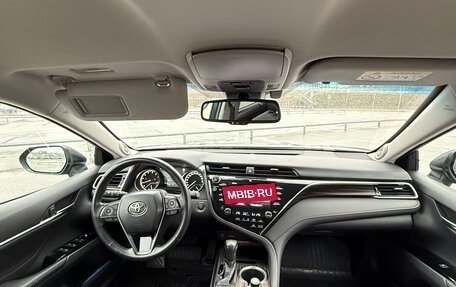 Toyota Camry, 2018 год, 3 050 000 рублей, 10 фотография