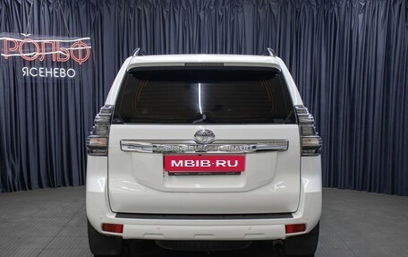 Toyota Land Cruiser Prado 150 рестайлинг 2, 2014 год, 5 298 000 рублей, 6 фотография