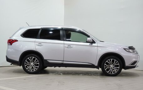 Mitsubishi Outlander III рестайлинг 3, 2015 год, 1 995 000 рублей, 5 фотография