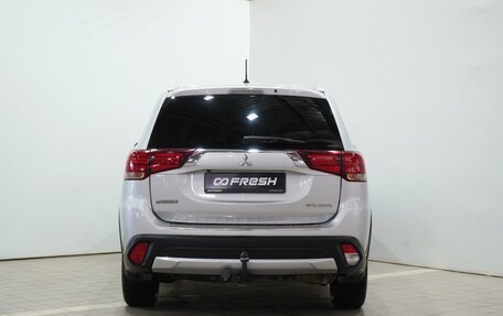 Mitsubishi Outlander III рестайлинг 3, 2015 год, 1 995 000 рублей, 4 фотография