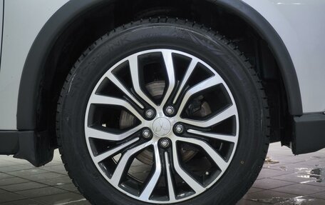 Mitsubishi Outlander III рестайлинг 3, 2015 год, 1 995 000 рублей, 10 фотография