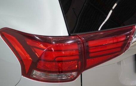 Mitsubishi Outlander III рестайлинг 3, 2015 год, 1 995 000 рублей, 8 фотография