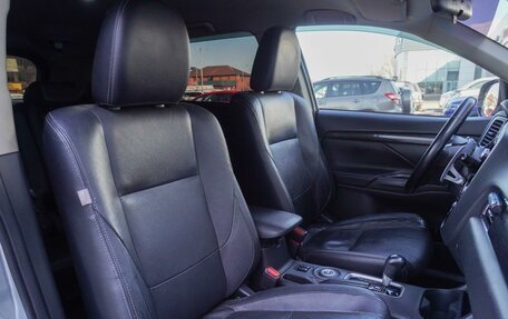 Mitsubishi Outlander III рестайлинг 3, 2015 год, 1 995 000 рублей, 14 фотография