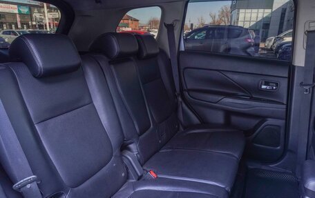 Mitsubishi Outlander III рестайлинг 3, 2015 год, 1 995 000 рублей, 13 фотография