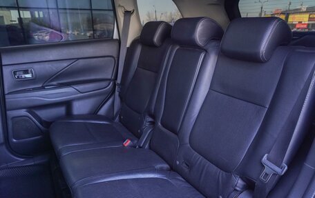 Mitsubishi Outlander III рестайлинг 3, 2015 год, 1 995 000 рублей, 16 фотография