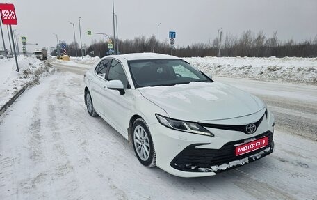 Toyota Camry, 2021 год, 3 000 000 рублей, 1 фотография