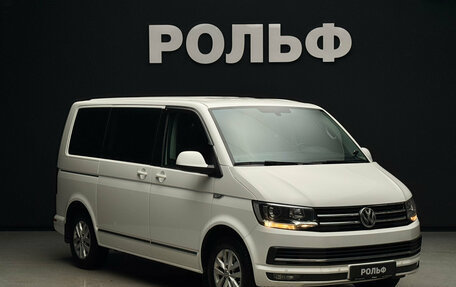 Volkswagen Caravelle T6 рестайлинг, 2017 год, 2 900 000 рублей, 1 фотография