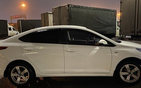 Hyundai Solaris II рестайлинг, 2018 год, 700 000 рублей, 3 фотография