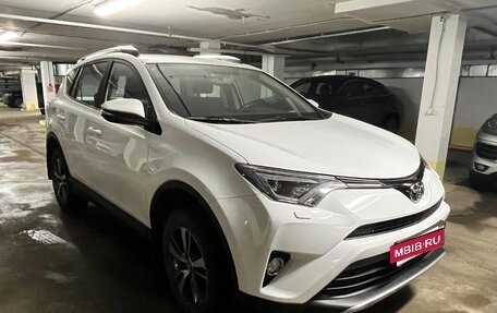 Toyota RAV4, 2018 год, 2 950 000 рублей, 5 фотография