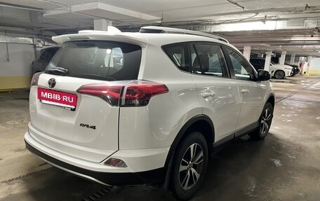 Toyota RAV4, 2018 год, 2 950 000 рублей, 6 фотография