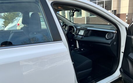 Toyota RAV4, 2018 год, 2 950 000 рублей, 10 фотография