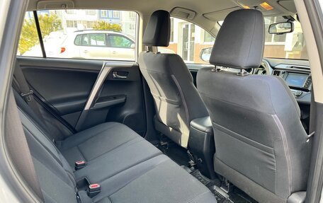 Toyota RAV4, 2018 год, 2 950 000 рублей, 11 фотография