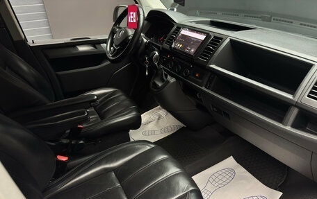 Volkswagen Caravelle T6 рестайлинг, 2017 год, 2 900 000 рублей, 13 фотография