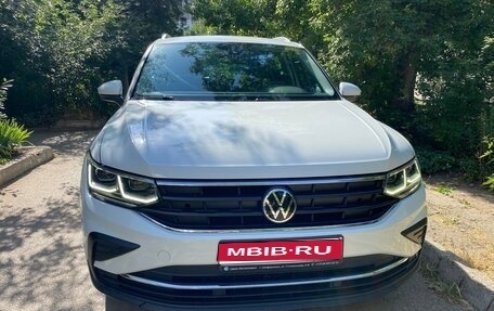 Volkswagen Tiguan II, 2021 год, 3 100 000 рублей, 1 фотография