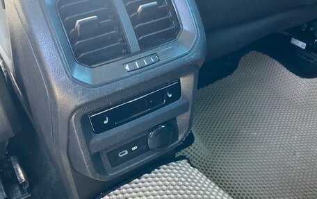 Volkswagen Tiguan II, 2021 год, 3 100 000 рублей, 16 фотография