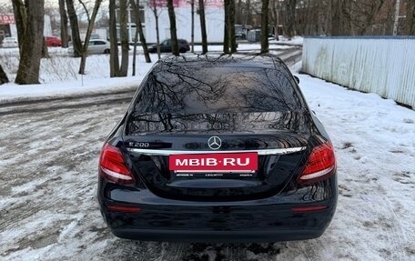 Mercedes-Benz E-Класс, 2020 год, 3 000 000 рублей, 3 фотография