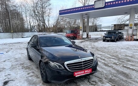 Mercedes-Benz E-Класс, 2020 год, 3 000 000 рублей, 5 фотография