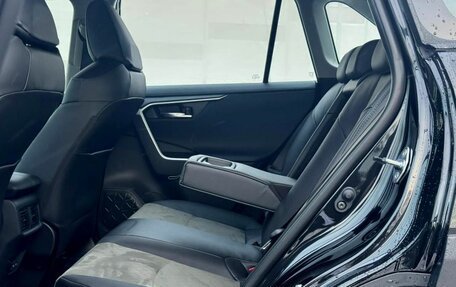 Toyota RAV4, 2025 год, 4 370 000 рублей, 21 фотография