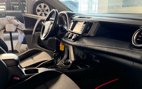 Toyota RAV4, 2015 год, 1 599 000 рублей, 12 фотография