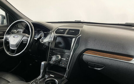 Ford Explorer VI, 2017 год, 3 250 000 рублей, 9 фотография