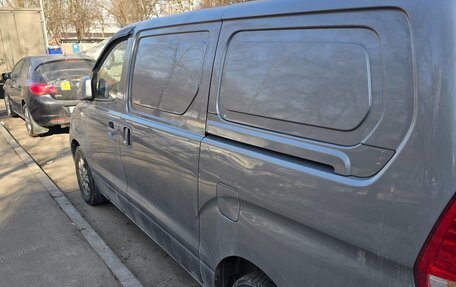 Hyundai H-1 II рестайлинг, 2011 год, 1 300 000 рублей, 2 фотография