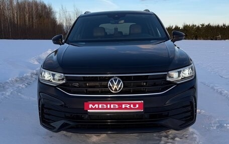 Volkswagen Tiguan II, 2021 год, 3 200 000 рублей, 2 фотография