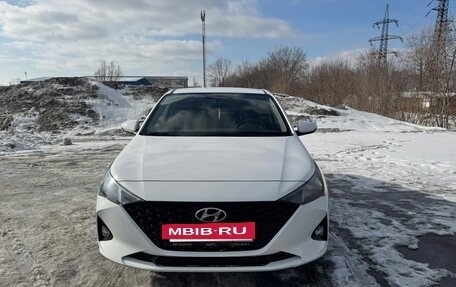 Hyundai Solaris II рестайлинг, 2021 год, 1 650 000 рублей, 5 фотография