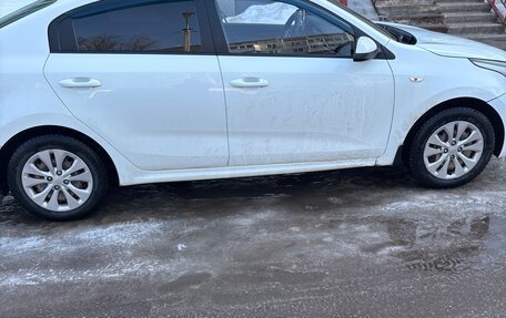 KIA Rio IV, 2017 год, 850 000 рублей, 4 фотография