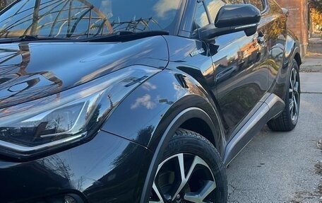 Toyota C-HR I рестайлинг, 2019 год, 2 250 000 рублей, 2 фотография