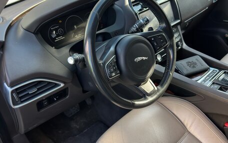 Jaguar F-Pace, 2017 год, 2 950 000 рублей, 3 фотография