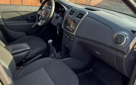 Renault Logan II, 2019 год, 1 500 000 рублей, 9 фотография