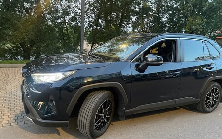 Toyota RAV4, 2019 год, 3 860 000 рублей, 8 фотография