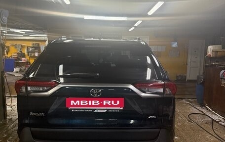 Toyota RAV4, 2019 год, 3 860 000 рублей, 2 фотография