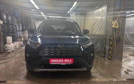 Toyota RAV4, 2019 год, 3 860 000 рублей, 4 фотография