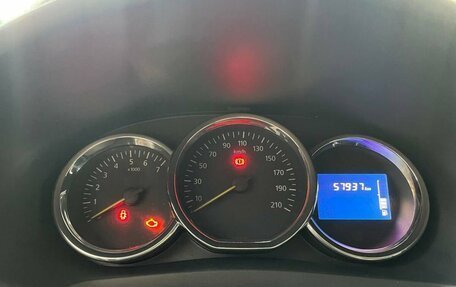 Renault Logan II, 2018 год, 960 000 рублей, 7 фотография