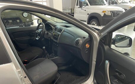 Renault Logan II, 2018 год, 960 000 рублей, 10 фотография