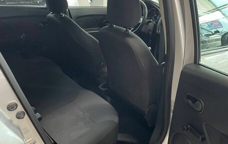 Renault Logan II, 2018 год, 960 000 рублей, 11 фотография