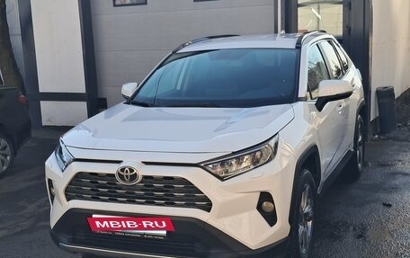 Toyota RAV4, 2021 год, 3 450 000 рублей, 3 фотография