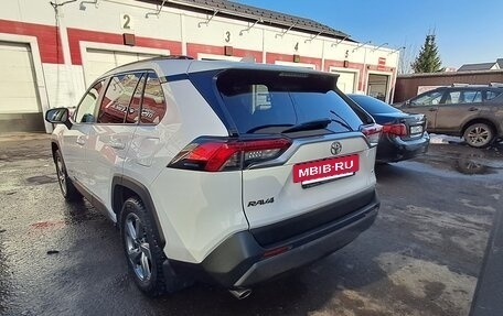 Toyota RAV4, 2021 год, 3 450 000 рублей, 2 фотография