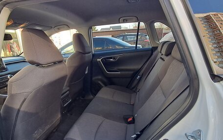 Toyota RAV4, 2021 год, 3 450 000 рублей, 5 фотография