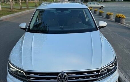 Volkswagen Tiguan II, 2018 год, 2 950 000 рублей, 2 фотография