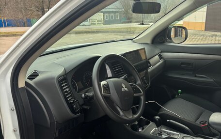 Mitsubishi Outlander III рестайлинг 3, 2014 год, 1 690 000 рублей, 6 фотография