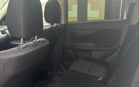 Mitsubishi Outlander III рестайлинг 3, 2014 год, 1 690 000 рублей, 7 фотография