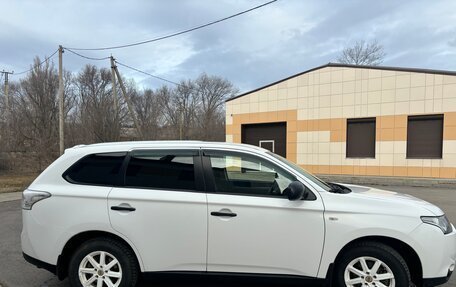 Mitsubishi Outlander III рестайлинг 3, 2014 год, 1 690 000 рублей, 3 фотография