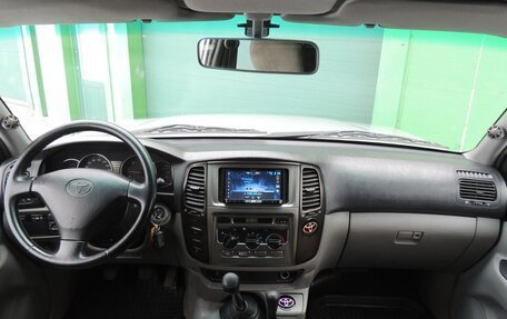 Toyota Land Cruiser 100 рестайлинг 2, 2005 год, 2 300 000 рублей, 7 фотография