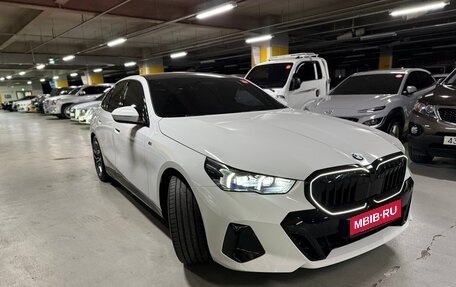 BMW 5 серия, 2024 год, 6 090 000 рублей, 2 фотография