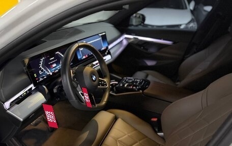 BMW 5 серия, 2024 год, 6 090 000 рублей, 6 фотография