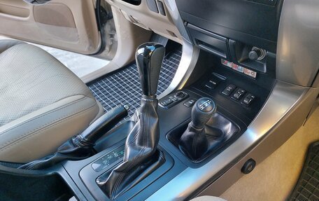 Toyota Land Cruiser Prado 120 рестайлинг, 2008 год, 3 120 000 рублей, 32 фотография