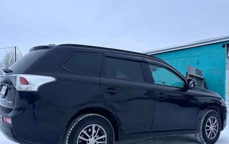 Mitsubishi Outlander III рестайлинг 3, 2014 год, 1 450 000 рублей, 4 фотография